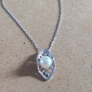 Elegant Silver Tone Faux Pearl Pendant Necklace
